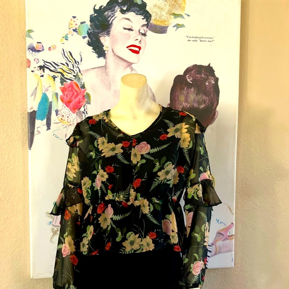 Gorgeous floral print blouse.